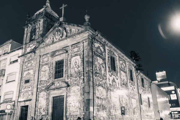 ポルトガルのオポルト 2022年4月13日 青空と夜景のある魂の礼拝堂 — ストック写真