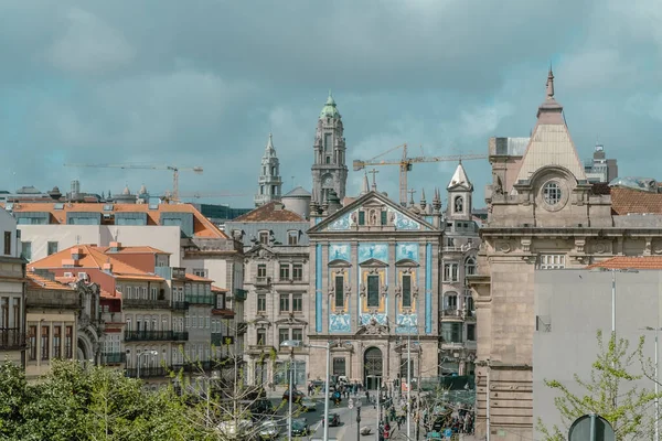 Oporto Portogallo Aprile 2022 Chiesa Degli Azulejos Congregados Cielo Blu — Foto Stock