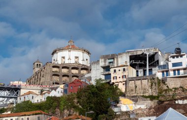 Oporto, Portekiz. 12 Nisan 2022: Sierra del Pilar Manastırı - Morro bahçesi