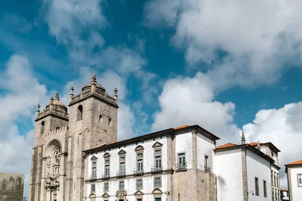 Oporto Portogallo Aprile 2022 Pelourinho Cattedrale Porto Con Facciata Cielo — Foto Stock