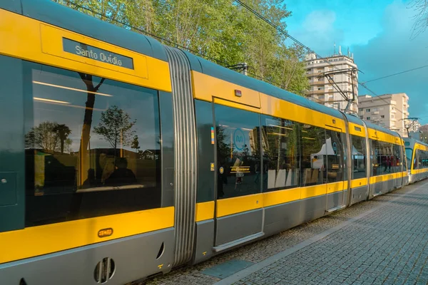 Oporto Portugal April 2022 Yellow City Tram Beautiful Blue Sky — Stock Photo, Image
