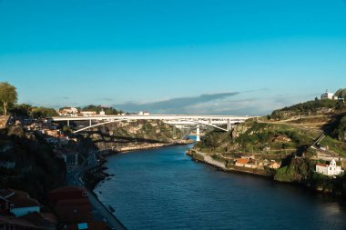 Infante Köprüsü ve Douro Nehri panoramik görüntüsünü yap. Oporto, Portekiz.
