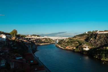 Infante Köprüsü ve Douro Nehri panoramik görüntüsünü yap. Oporto, Portekiz.