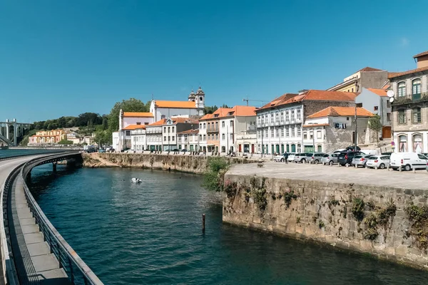 Porto Portugalia Kwietnia 2022 Wiadukt Cais Das Pedras Pejzażem Miejskim — Zdjęcie stockowe