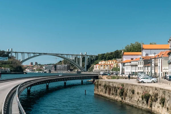 Porto Portugalsko Dubna 2022 Cais Das Pedras Viadukt Městskou Krajinou — Stock fotografie