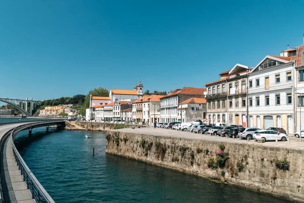 ポルトガルのオポルト 2022年4月13日 カイス ペドラス 街並みと青空が広がる — ストック写真