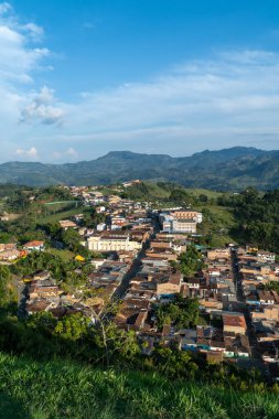 Jericho 'nun panoramik manzarası tüm evleri gösteriyor. Jerico, Antioquia, Kolombiya. 