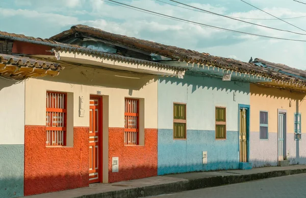 Jerico Antioquia Kolumbia Marca 2023 Fasada Domów Architekturą Kolonialną Balkonami — Zdjęcie stockowe