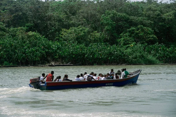 Апартад Антіокія Колумбія Березня 2023 Група Людей Човні Річці — стокове фото