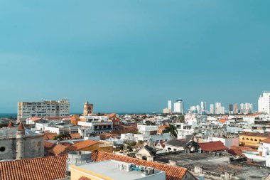 Cartagena, Bolivar, Kolombiya. 14 Mart 2023: Duvarlı şehir ve binalarının panoramik manzarası.