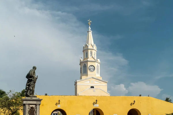卡塔赫纳 玻利瓦尔 哥伦比亚 2023年3月14日 纪念碑钟楼和蓝天 — 图库照片