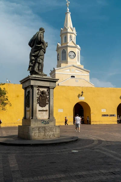 卡塔赫纳 玻利瓦尔 哥伦比亚 2023年3月14日 纪念碑钟楼和蓝天 — 图库照片