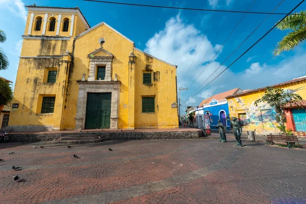 卡塔赫纳 玻利瓦尔 哥伦比亚 2023年3月15日 蓝天公园与三位一体教堂 — 图库照片