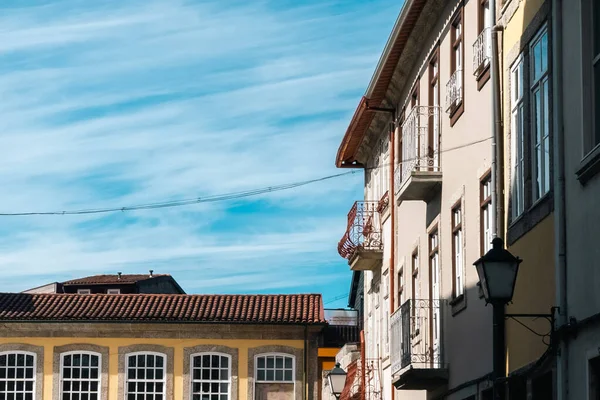 Guimaraes Portugal Abril 2022 Arquitectura Fachada Ciudad Guimaraes Con Cielo — Foto de Stock