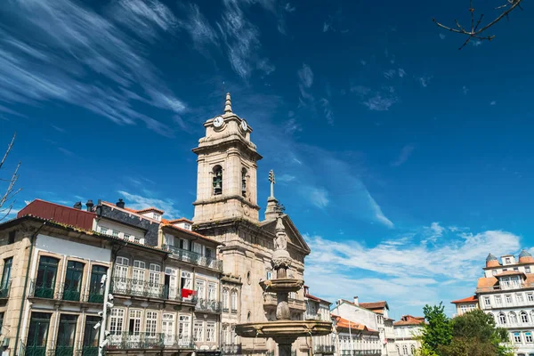 ポルトガルのギマレス 2022年4月14日 聖ペテロ大聖堂の建築とファサード — ストック写真