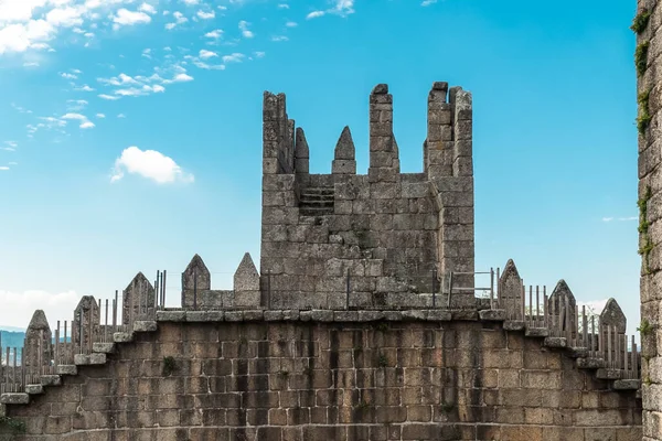 stock image Guimaraes, Portugal. April 14, 2022: Walls and structures of Guimares castle with blue sky.