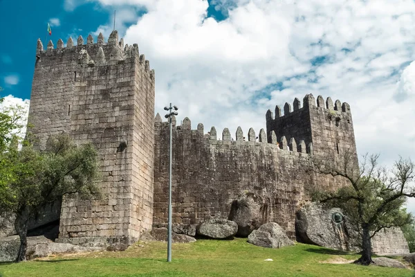 Guimaraes Portugal Abril 2022 Murallas Estructuras Del Castillo Guimares Con —  Fotos de Stock
