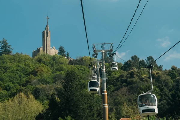 Guimaraes Portugal Abril 2022 Teleférico Guimaraes Torre Santuario Iglesia Penha — Foto de Stock