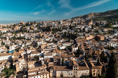 Alhambra 'dan görülen Albaisin mahallesinin panoramik manzarası. Granada, İspanya.