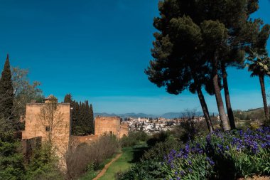 Alhambra 'dan görülen Albaisin mahallesinin panoramik manzarası. Granada, İspanya.