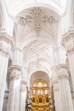 Granada, İspanya. 14 Nisan 2022: Granada 'nın İnkarnasyonu ve mimarisinin Kutsal ve Apostolik Büyükşehir Katedrali Kilisesi Bazilikası.