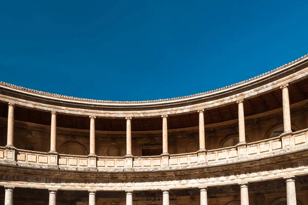 Granada Hiszpania Kwietnia 2022 Alhambra Carlos Pałac Błękitne Niebo — Zdjęcie stockowe