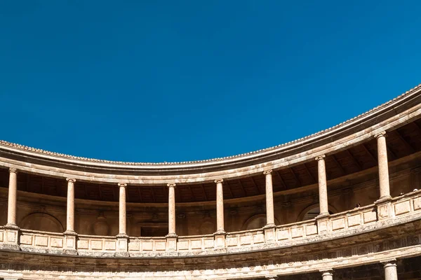 Granada Hiszpania Kwietnia 2022 Alhambra Carlos Pałac Błękitne Niebo — Zdjęcie stockowe