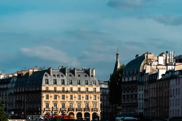 法国巴黎 2022年4月24日 具有房屋和塞纳河景观的城市建筑 — 图库照片