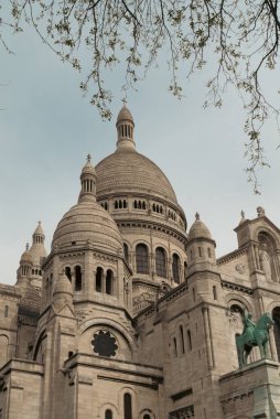 Paris, Fransa. 23 Nisan 2022: Paris 'in Kutsal Yüreği Bazilikası