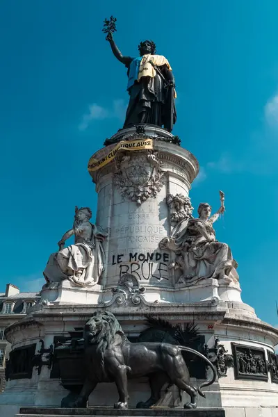 Paris France April 2022 Republic Square Monument Blue Sky — Stock Photo, Image