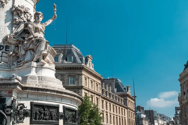 París Francia Abril 2022 Monumento Plaza República Con Cielo Azul —  Fotos de Stock