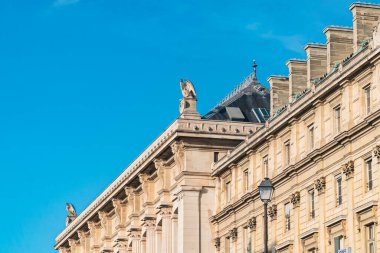 Paris, Fransa. 22 Nisan 2022: Palais de la Cit ve Paris Belediye Binası.