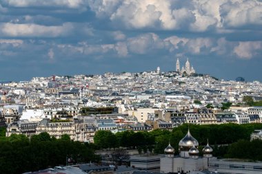 Eyfel Kulesi 'nden panoramik Paris ve Seine Nehri manzarası. Paris, Fransa. 