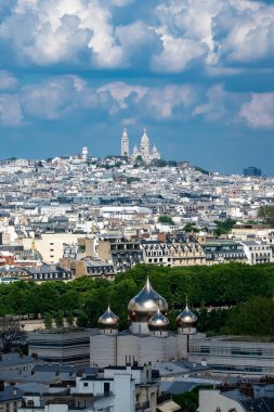 Eyfel Kulesi 'nden panoramik Paris ve Seine Nehri manzarası. Paris, Fransa. 