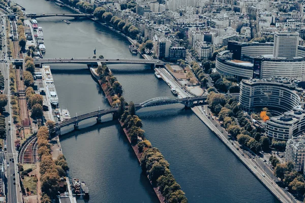 巴黎与塞纳河的空中景观 — 图库照片