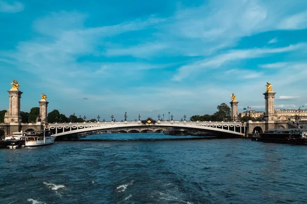 Puente Histórico Sobre Río Sena Francia —  Fotos de Stock