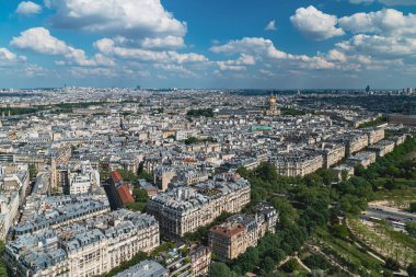 Eyfel Kulesi 'nden panoramik Paris ve Seine Nehri manzarası. Paris, Fransa. 