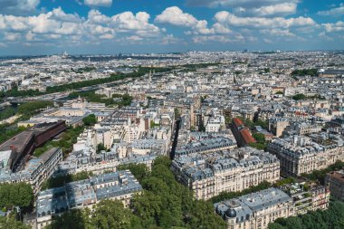 Eyfel Kulesi 'nden panoramik Paris ve Seine Nehri manzarası. Paris, Fransa. 