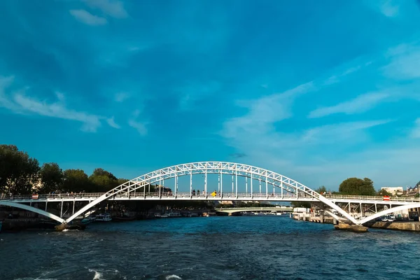 フランス 2222年4月22日 パリ橋とセーヌ川とのデビリー橋 — ストック写真