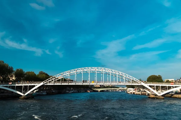 フランス 2222年4月22日 パリ橋とセーヌ川とのデビリー橋 — ストック写真