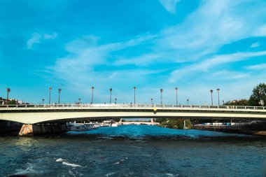 Paris, Fransa 'daki Seine nehri üzerindeki köprüler