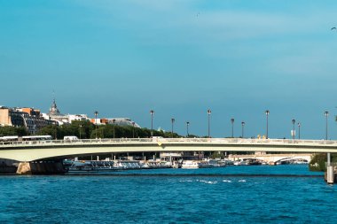 Paris, Fransa 'daki Seine nehri üzerindeki köprüler