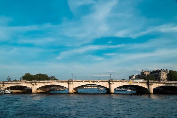 Paris Fransa Daki Seine Nehri Üzerindeki Tarihi Köprü — Stok fotoğraf