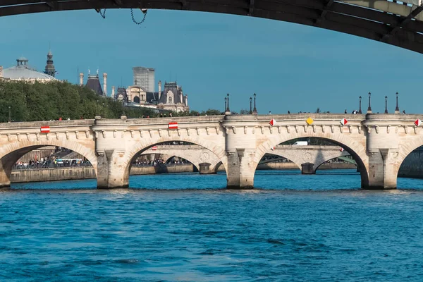 Γέφυρες Πάνω Από Τον Ποταμό Σηκουάνα Στο Παρίσι Γαλλία — Φωτογραφία Αρχείου