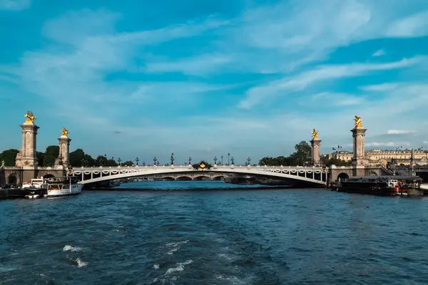 París Francia Abril 2022 Famoso Puente Alejandro Iii Con Hermoso —  Fotos de Stock