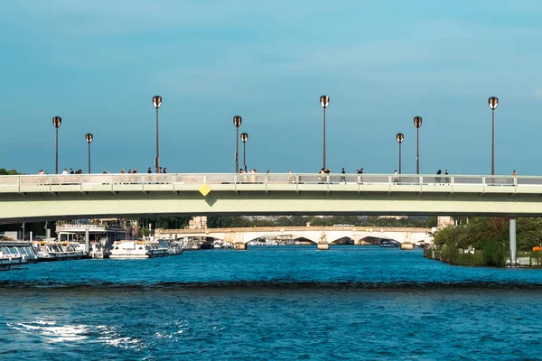 París Francia Abril 2022 Puente Alma Encuentra París Cruza Río — Foto de Stock