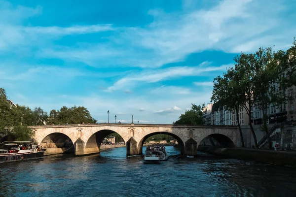 Paryż Francja Kwietnia 2022 Most Marie Błękitne Niebo — Zdjęcie stockowe