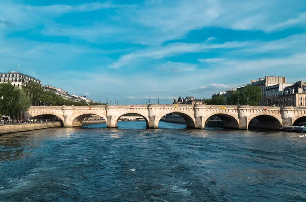 フランス 2022年4月22日 ヌーフ橋とセーヌ川の景色 — ストック写真