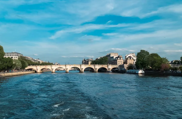 フランス 2022年4月22日 ヌーフ橋とセーヌ川の景色 — ストック写真