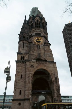 Berlin, Almanya: 21 Nisan 2022: Kaiser Wilhelm Memorial Church (Kaiser-Wilhelm-Gedchtniskirche)